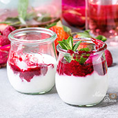 Yogurt with berries